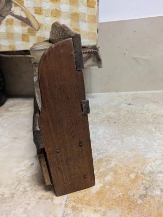Especiero de madera antiguo