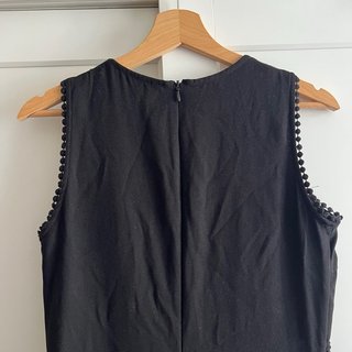 Mono negro de Zara con detalle de crochet