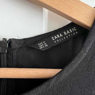 Mono negro de Zara con detalle de crochet
