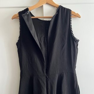 Mono negro de Zara con detalle de crochet