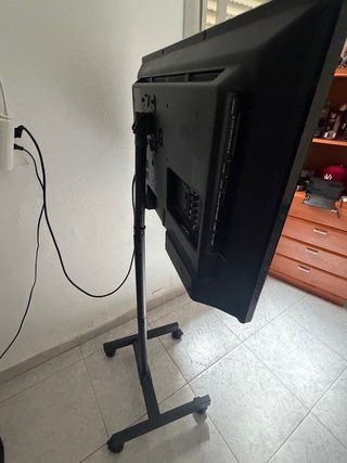 Smart TV LG 32' con base y mando original