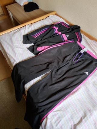 Chandal deportivo Adidas.