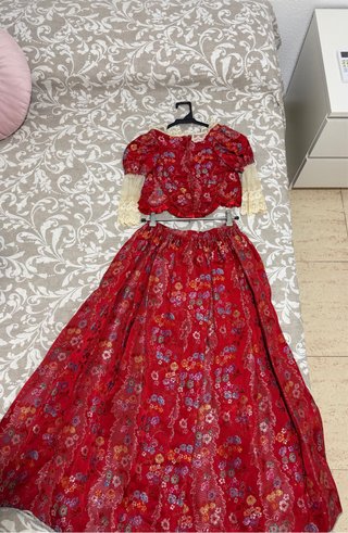 Traje de Fallera Rojo con Estampado Floral
