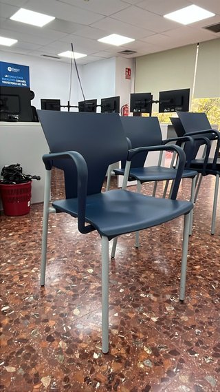 Sillas de oficina con reposabrazos – 5 € unidad