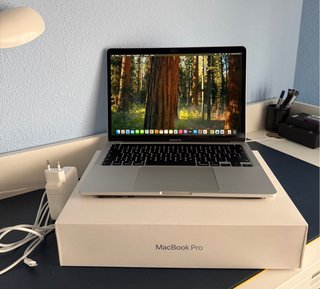 MacBook Pro 13 (2020) i5 8GB RAM 512GB SSD