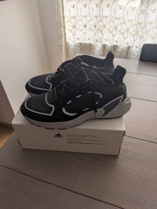 Zapatillas Adidas Negras y Grises