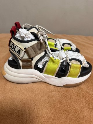 Sandalias Acordonadas Bimba y Lola Talla 37