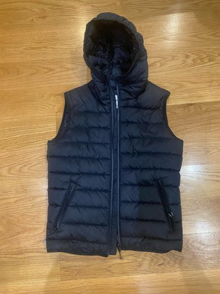 Chaleco Acolchado Negro con Capucha