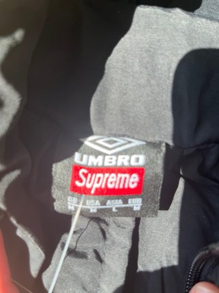 Chaqueta Cortavientos Supreme x Umbro Negra