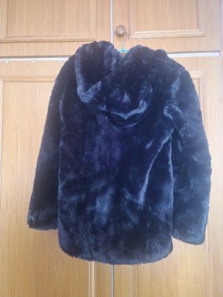Abrigo de pelo negro Zara con capucha