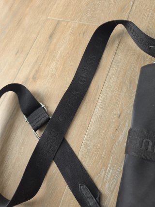 Bandolera bolso Guess Negra