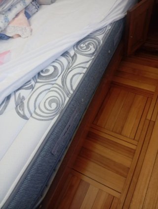 Cama individual de madera color café