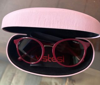 Gafas de sol Vogue burdeos.