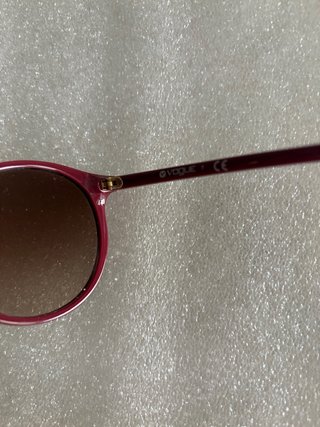 Gafas de sol Vogue burdeos.