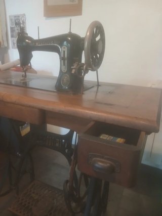 Máquina de coser antigua Wertheim