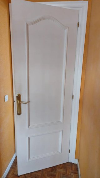 Puerta interior blanca