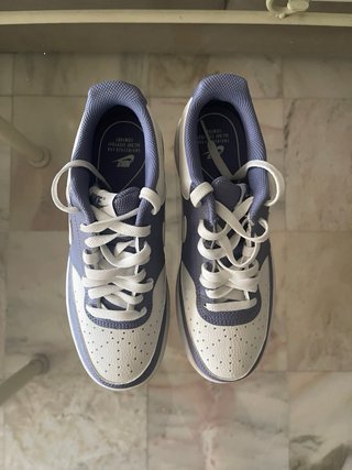 Zapatillas Nike Blancas y Azules. Sin caja
