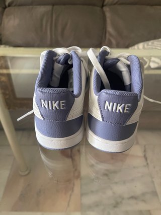 Zapatillas Nike Blancas y Azules. Sin caja