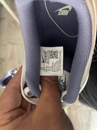 Zapatillas Nike Blancas y Azules. Sin caja