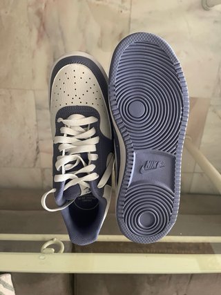 Zapatillas Nike Blancas y Azules. Sin caja
