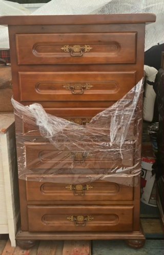 Cómoda de Madera Clásica