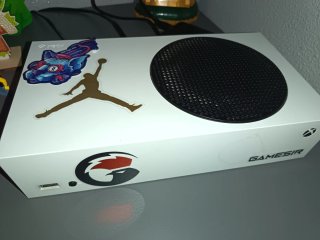 Xbox Series S Blanca con Stickers