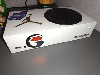 Xbox Series S Blanca con Stickers