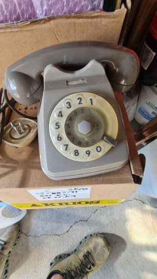 Telefono vintage  beige grigio