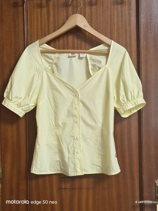 Blusa Manga Corta Levi's Amarilla