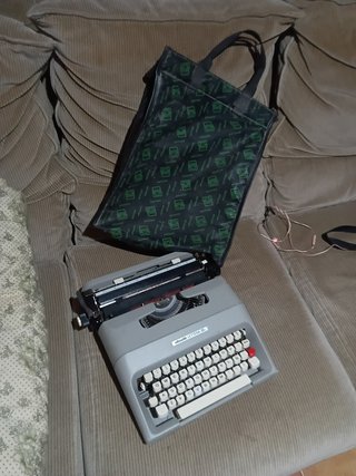 Máquina de escribir Olivetti Lettera 35