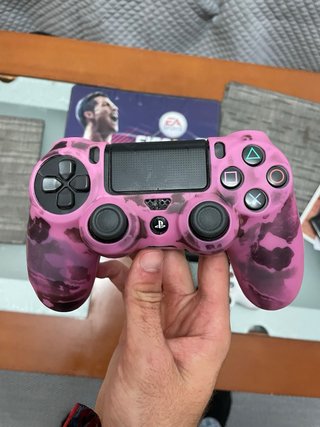 PS4 1Tb + 2 Mandos