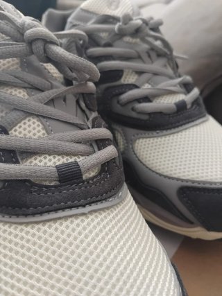 ASICS gel NYC grises y blancas