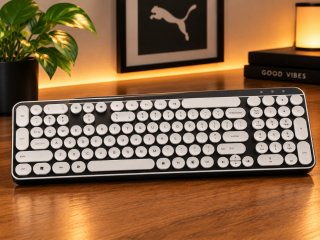 Teclado retro vintage negro y crema