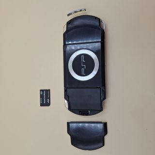 Sony PSP 2004 Slim & Lite Nera + 4GB Caricatore