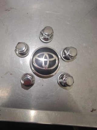 Llanta R17, Tapacubos Toyota Corolla con Pernos