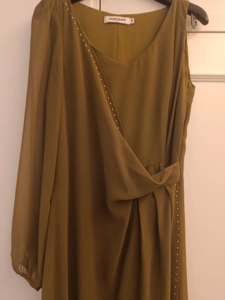 Vestido largo verde oliva asimétrico