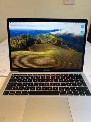 MacBook Air 13” 8GB RAM 128GB