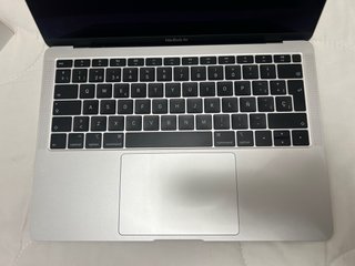 MacBook Air 13” 8GB RAM 128GB