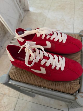 Zapatillas Bershka Retro Rojas y Blancas