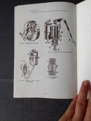 Manual de Automóviles Arias Paz 50ª Edición.