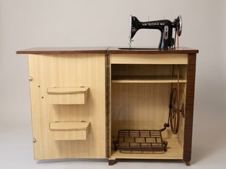 Máquina de coser Sigma Modelo A con mueble