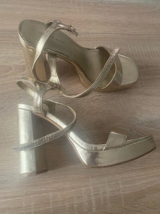 Zapatos dorados Pull&Bear