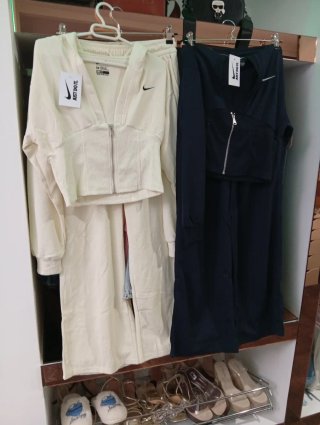 Conjunto Nike Chandal Negro y Beige Talla L