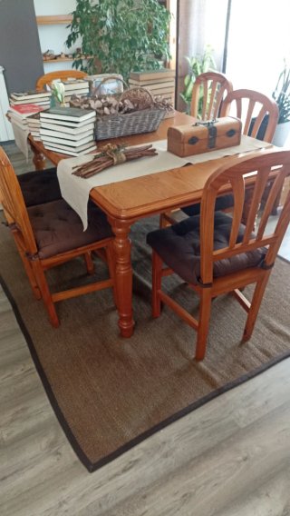 Mesa de Comedor extensible y 6 Sillas de Pino