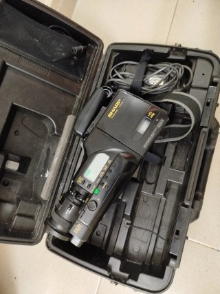 Cámara de vídeo antigua Sharp VL-C750