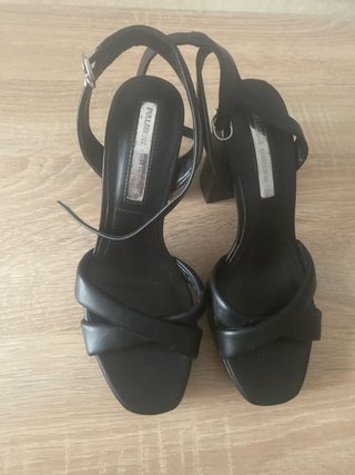 Sandalias tacón Pull&Bear negras talla 38