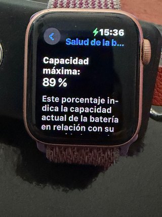 Apple Watch A2351 Rosado y cargador portatil