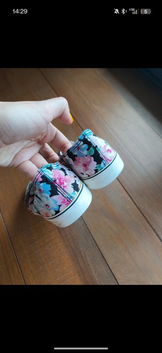 Sapatilhas New Look com padrão floral e bolinhas