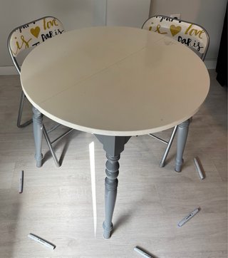 Mesa comedor extensible blanca y gris