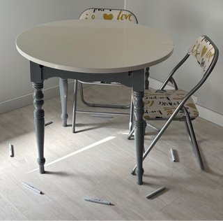 Mesa comedor extensible blanca y gris